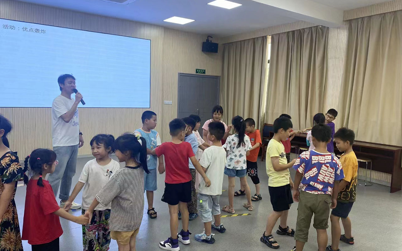 梁河龙观乡中心学校